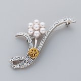 Brooch D